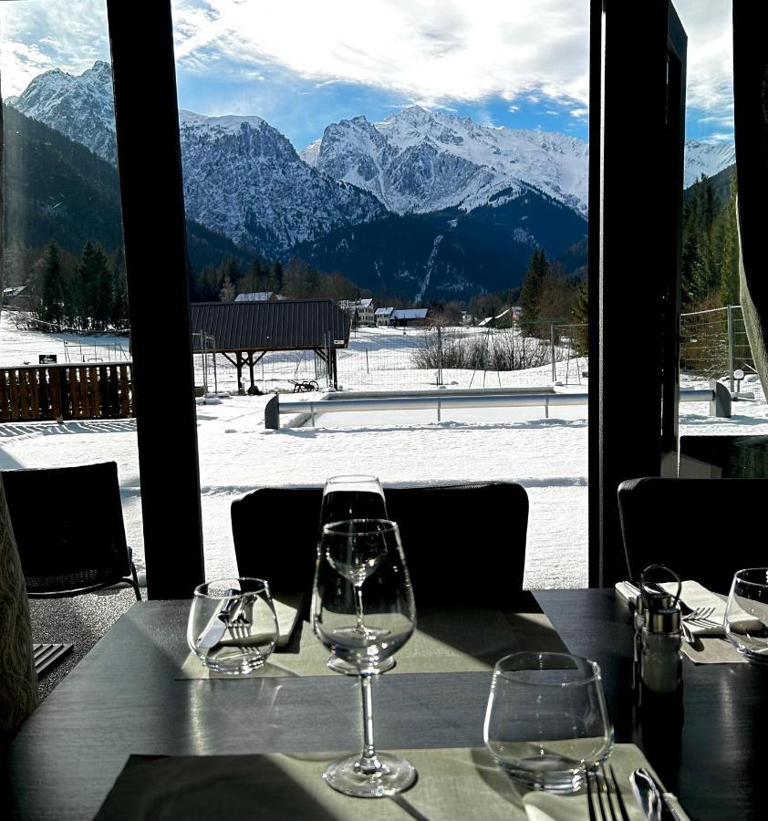 Hotel Restaurant Le Madame La Ferrière Buitenkant foto