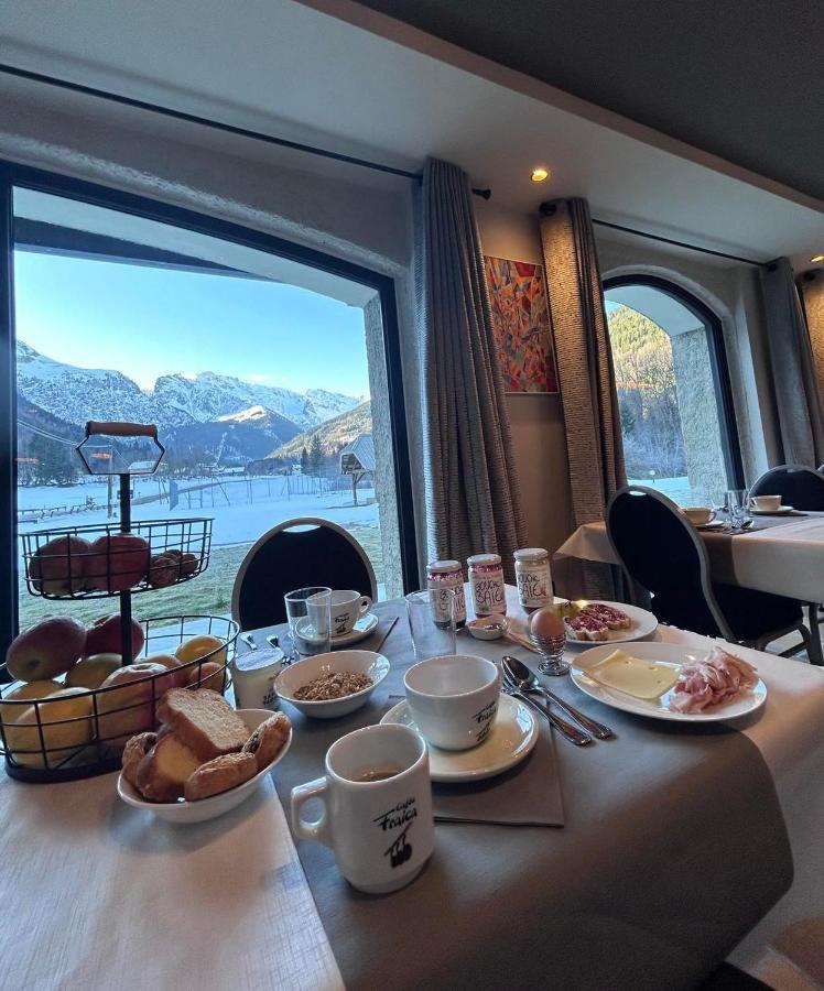 Hotel Restaurant Le Madame La Ferrière Buitenkant foto