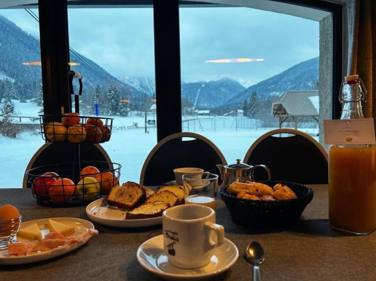 Hotel Restaurant Le Madame La Ferrière Buitenkant foto